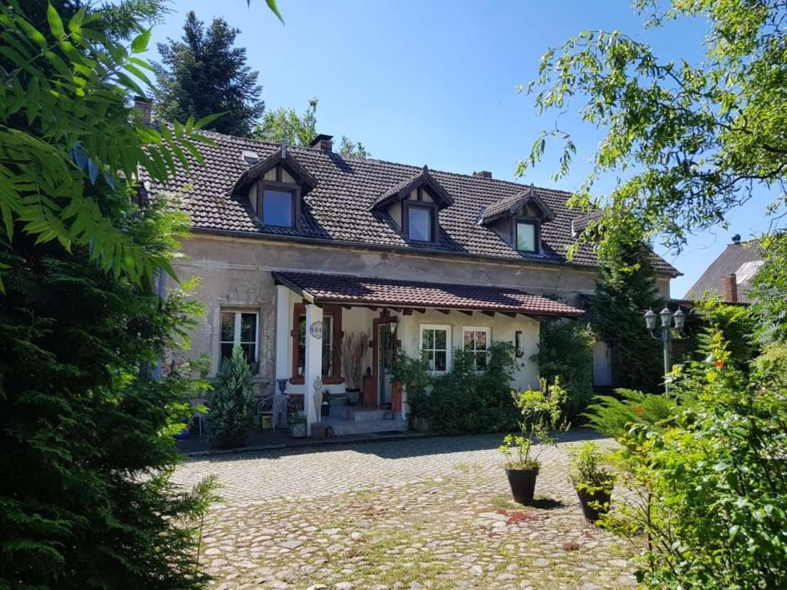 Ehemalige Bibliothek Apartment Fuer 2 Mit Kueche Kamin Netflix Parken Und Hofladen Steinhofel Bagian luar foto