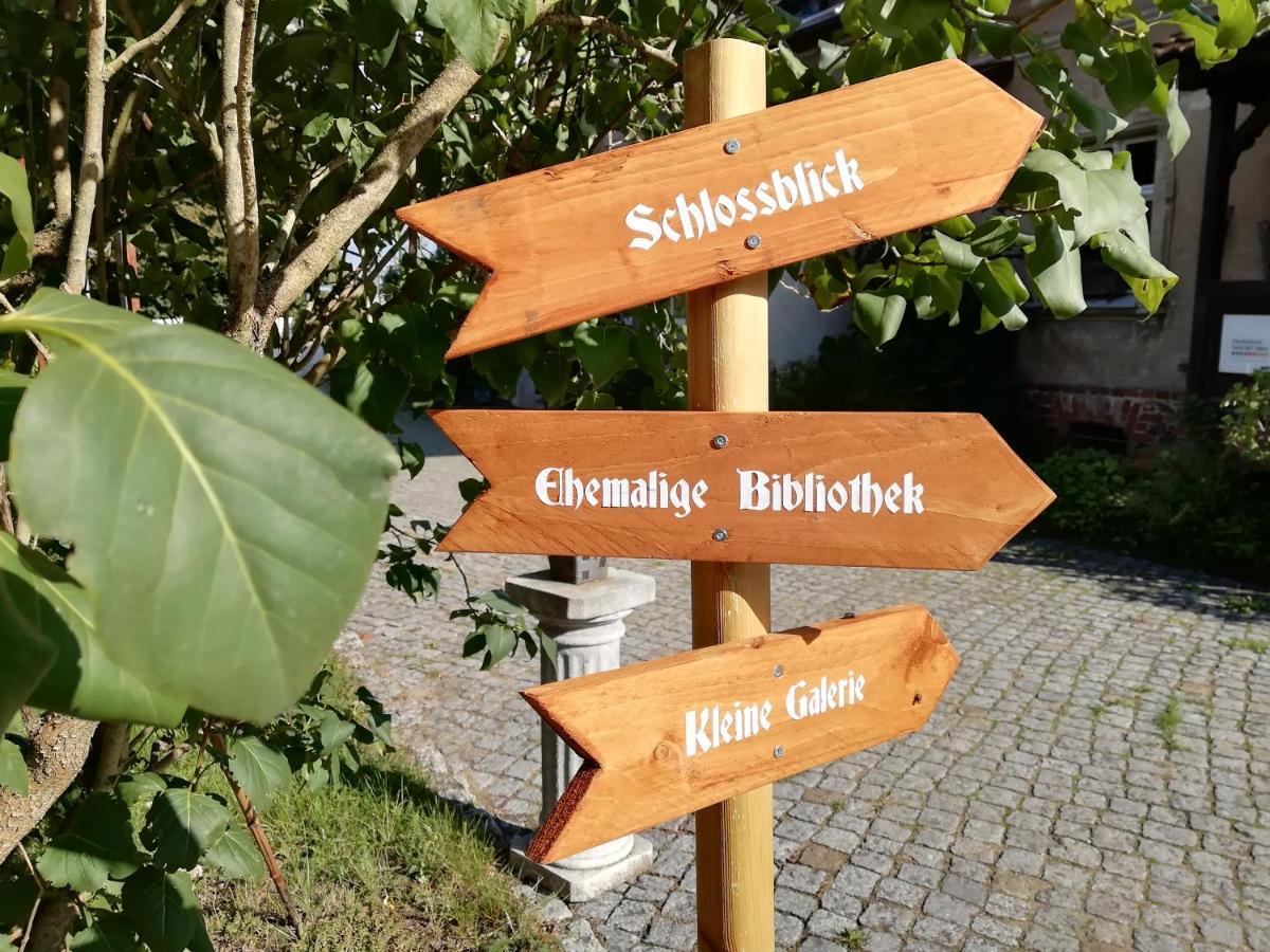Ehemalige Bibliothek Apartment Fuer 2 Mit Kueche Kamin Netflix Parken Und Hofladen Steinhofel Bagian luar foto