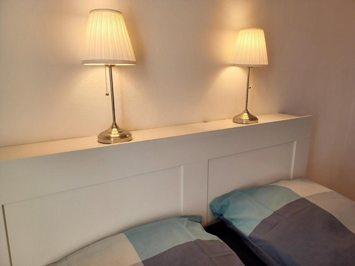 Ehemalige Bibliothek Apartment Fuer 2 Mit Kueche Kamin Netflix Parken Und Hofladen Steinhofel Bagian luar foto