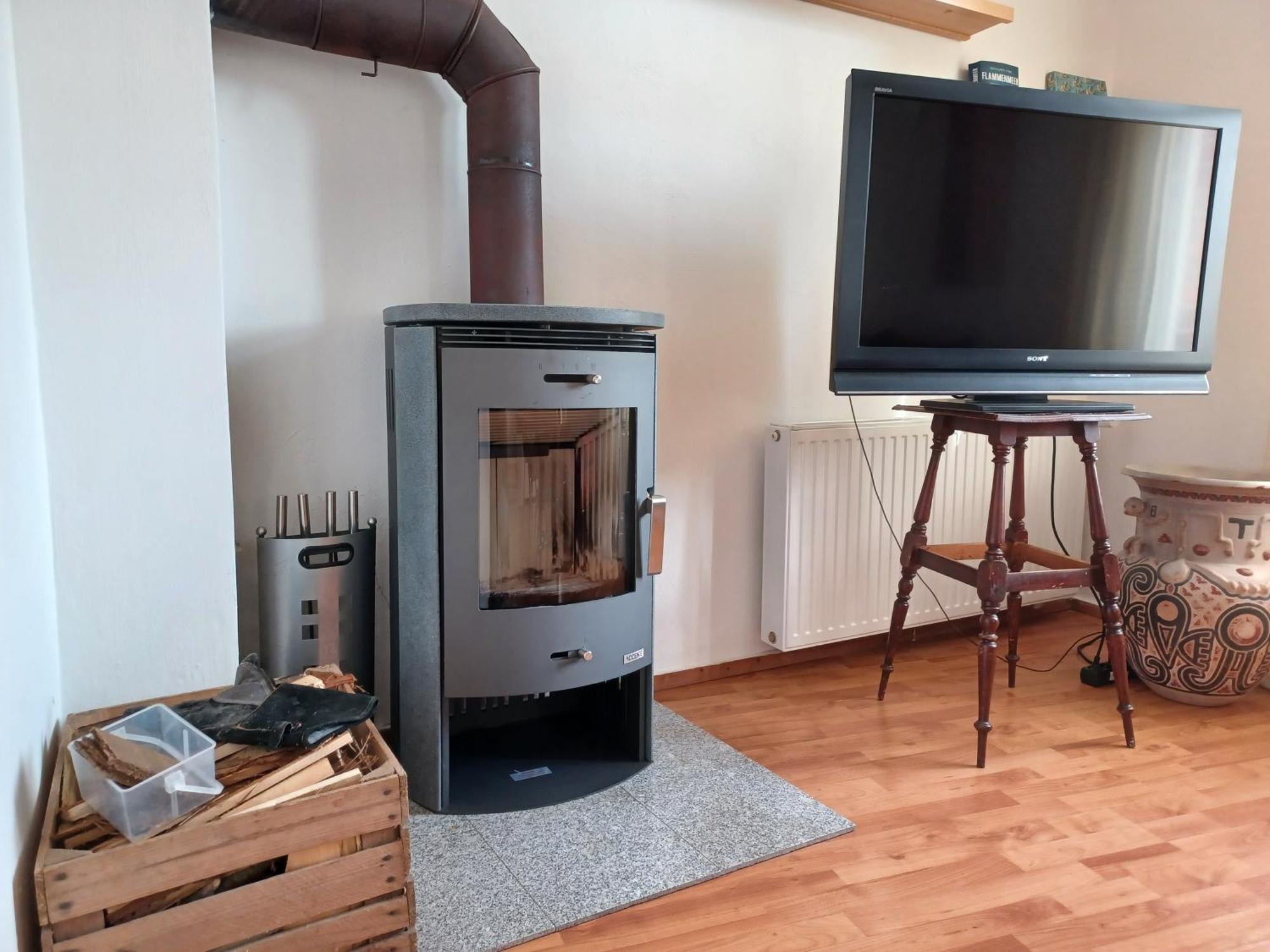 Ehemalige Bibliothek Apartment Fuer 2 Mit Kueche Kamin Netflix Parken Und Hofladen Steinhofel Bagian luar foto