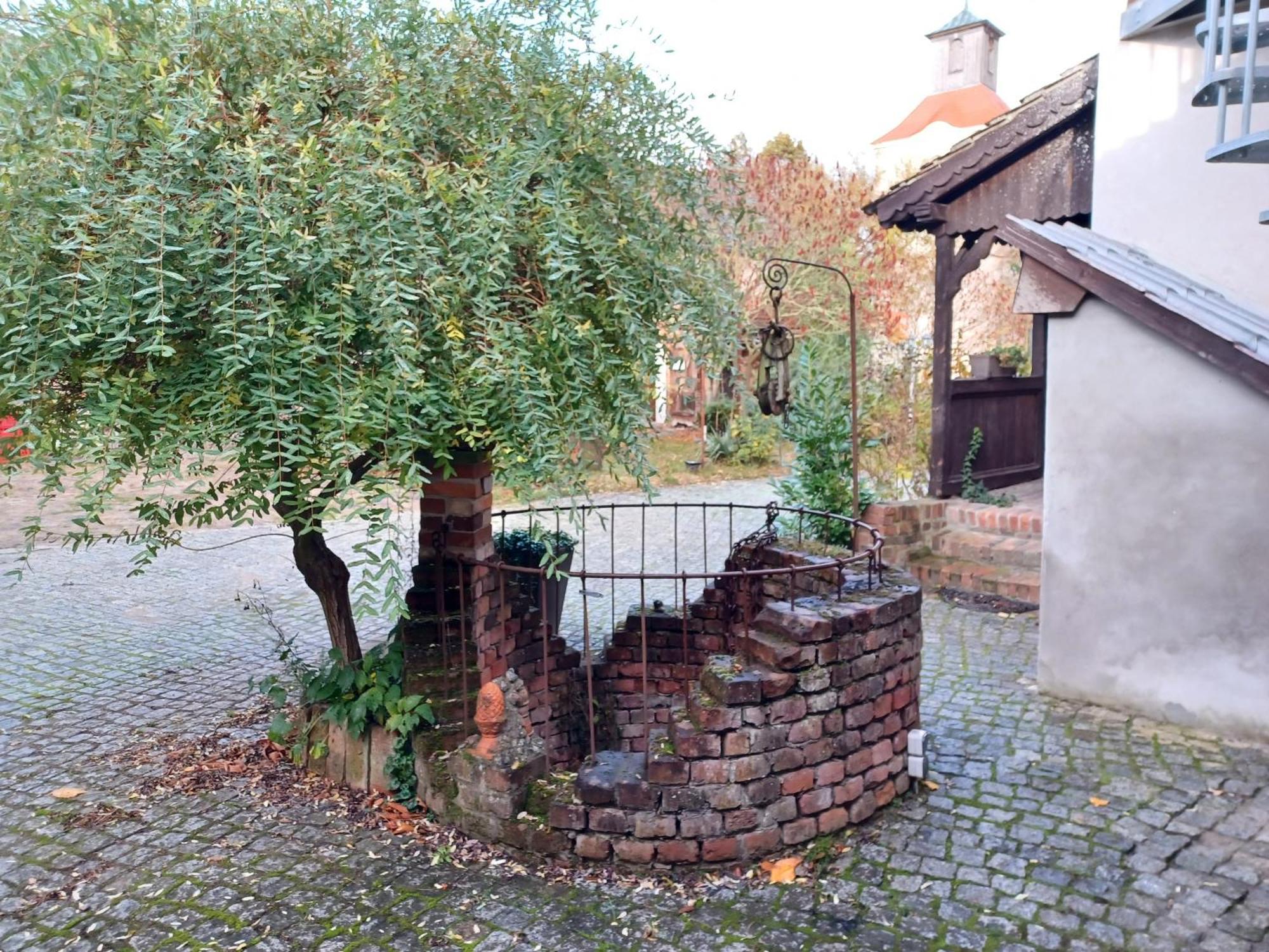 Ehemalige Bibliothek Apartment Fuer 2 Mit Kueche Kamin Netflix Parken Und Hofladen Steinhofel Bagian luar foto